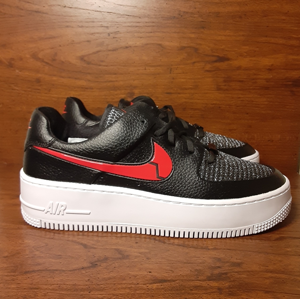 Nike Air Force One Sage Low Valentines Day